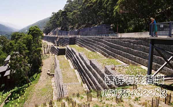 石籠擋墻